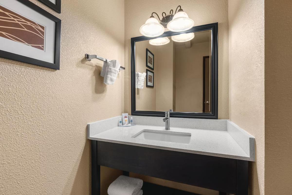 Comfort Inn & Suites Vancouver Downtown City Center Eksteriør billede